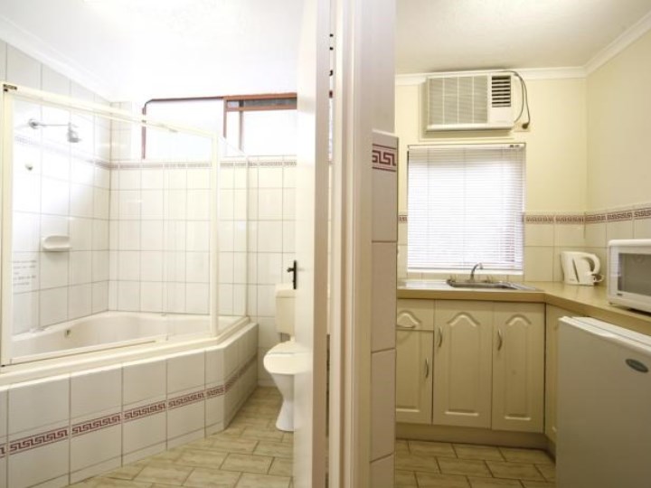 Lorne Coachman Inn - Bathroom