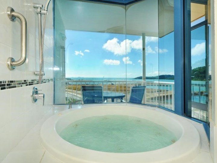 Whitsunday Vista Resort - Spa Bath