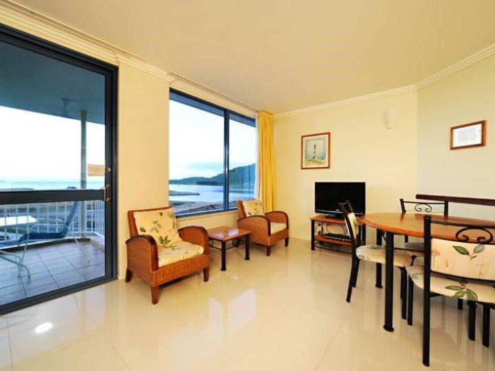 Whitsunday Vista Resort - Living Area