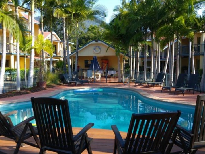 Beach Court Holiday Villas - Pool