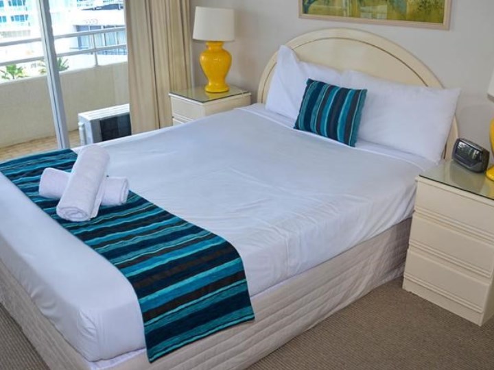 Zenith Oceanfront Apartments - Bedroom 