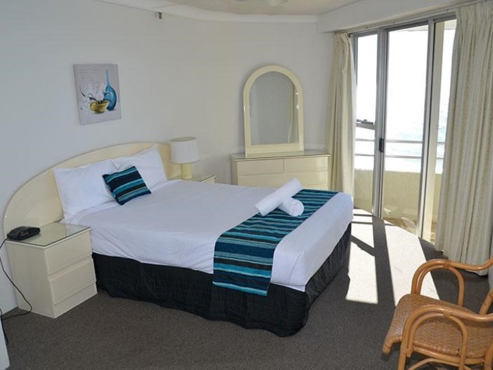 Zenith Oceanfront Apartments - Bedroom