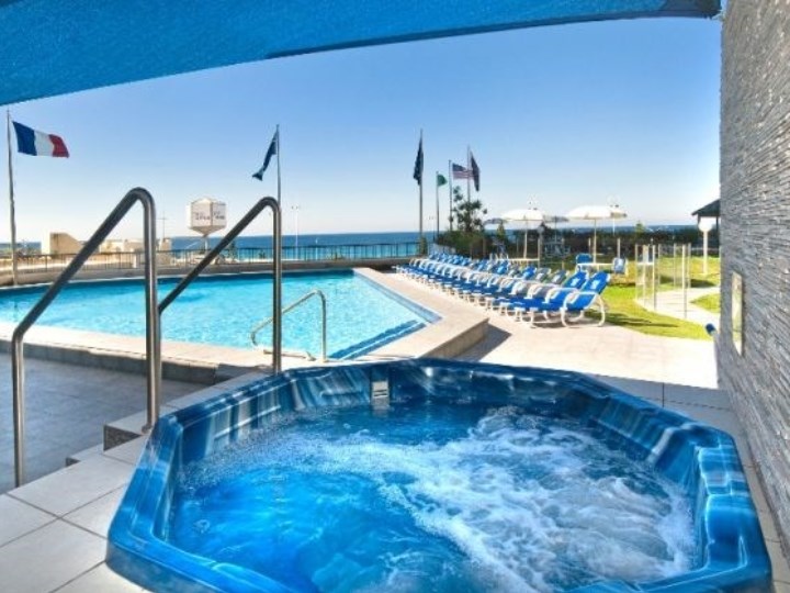 Surfers International Apartments - Pool & Spa