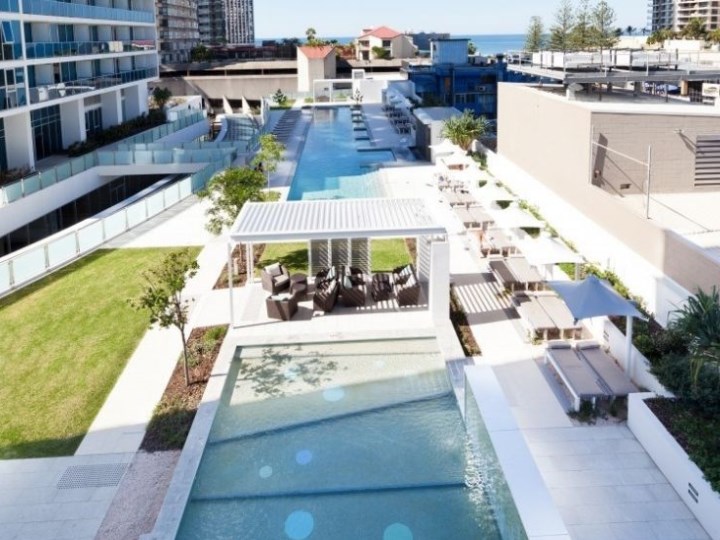 Hilton Surfers Paradise - Pool View