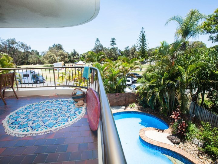 Pacific Apartments - Balcony and Pool View 
